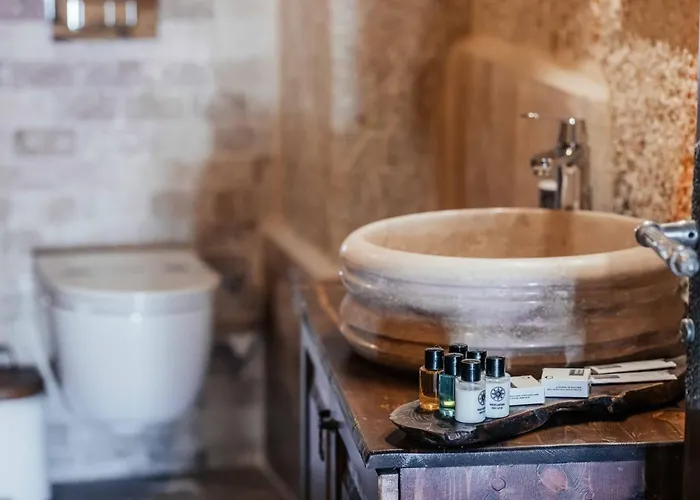 לינה וארוחת בוקר Bayar Cave Special Class 4*