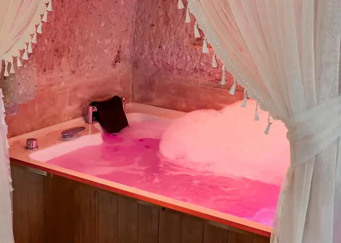 Bayar Cave Special Class לינה וארוחת בוקר