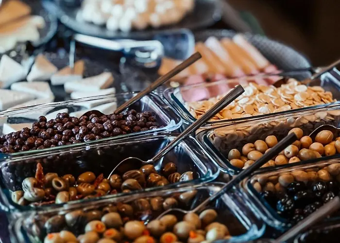 לינה וארוחת בוקר Bayar Cave Special Class 4*