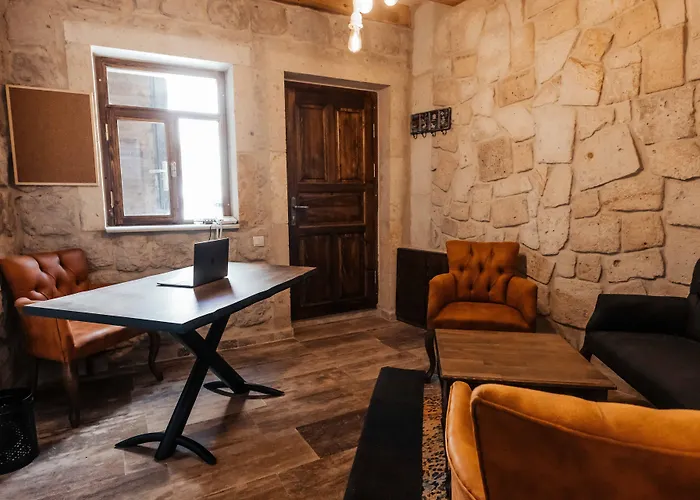 Bayar Cave Special Class לינה וארוחת בוקר 4*